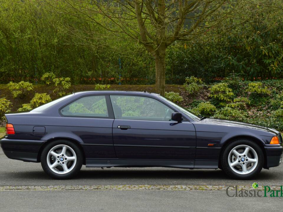 Bild 6/50 von BMW 320i (1994)