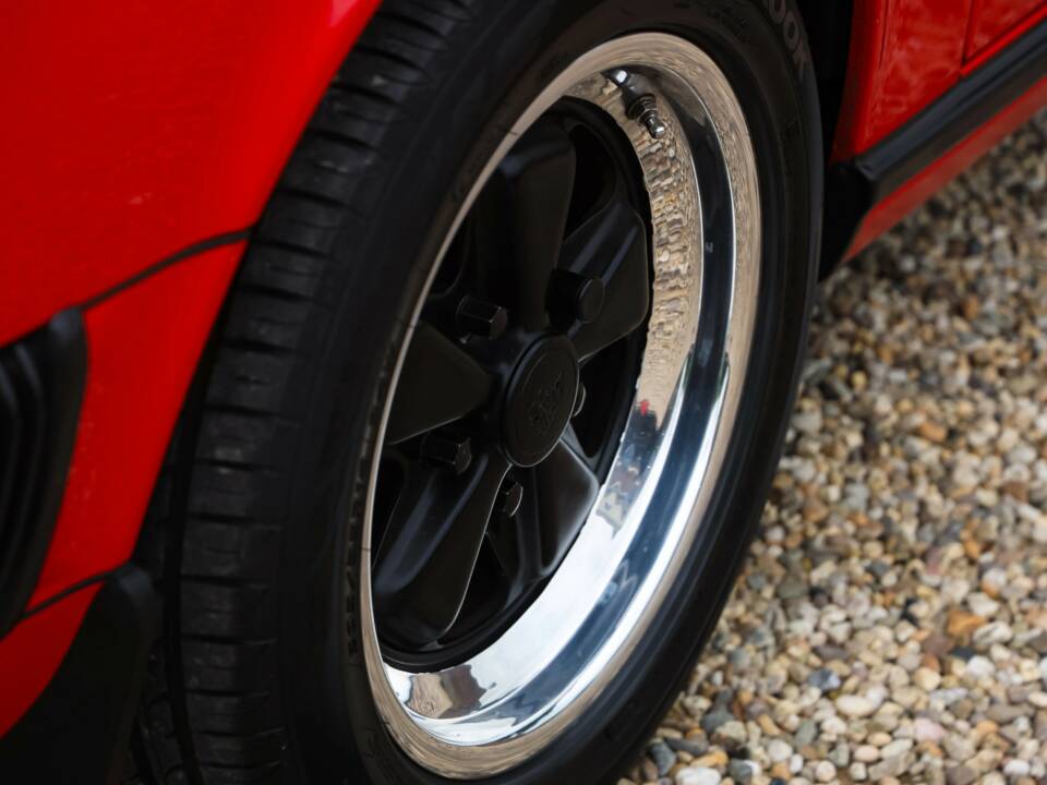 Image 28/50 of Porsche 911 Carrera 3.2 (1988)