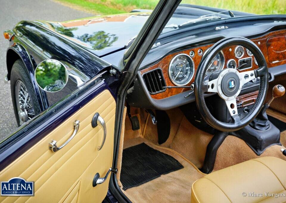 Image 20/36 de Triumph TR 4A IRS (1966)