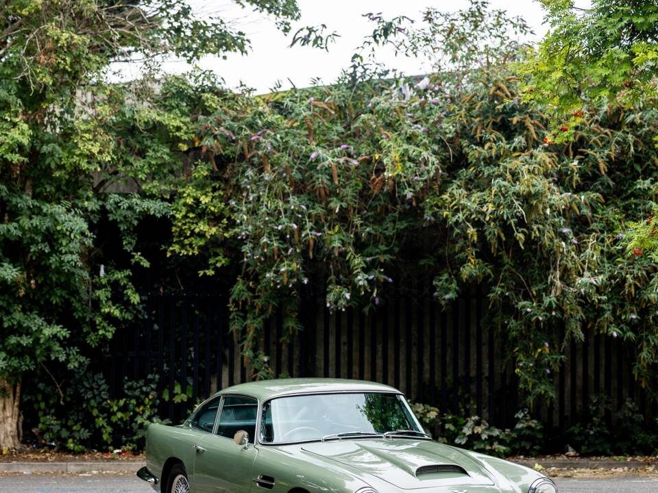 Image 13/50 de Aston Martin DB 4 (1960)