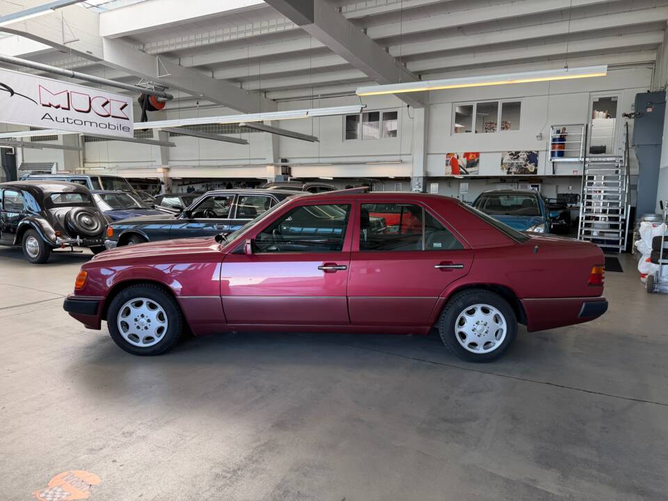 Image 4/21 of Mercedes-Benz 230 E (1992)