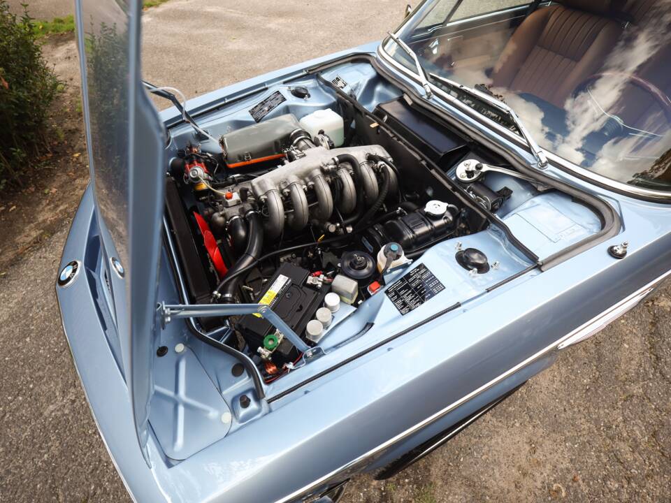 Image 18/73 of BMW 3.0 CSi (1973)