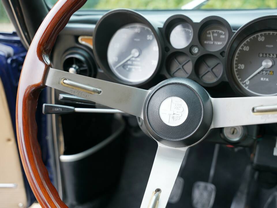 Bild 42/50 von Alfa Romeo 2000 GTV (1974)