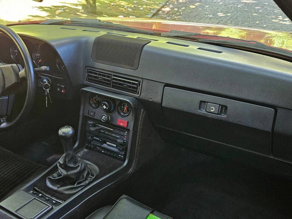Image 10/31 of Porsche 924 Turbo (1981)