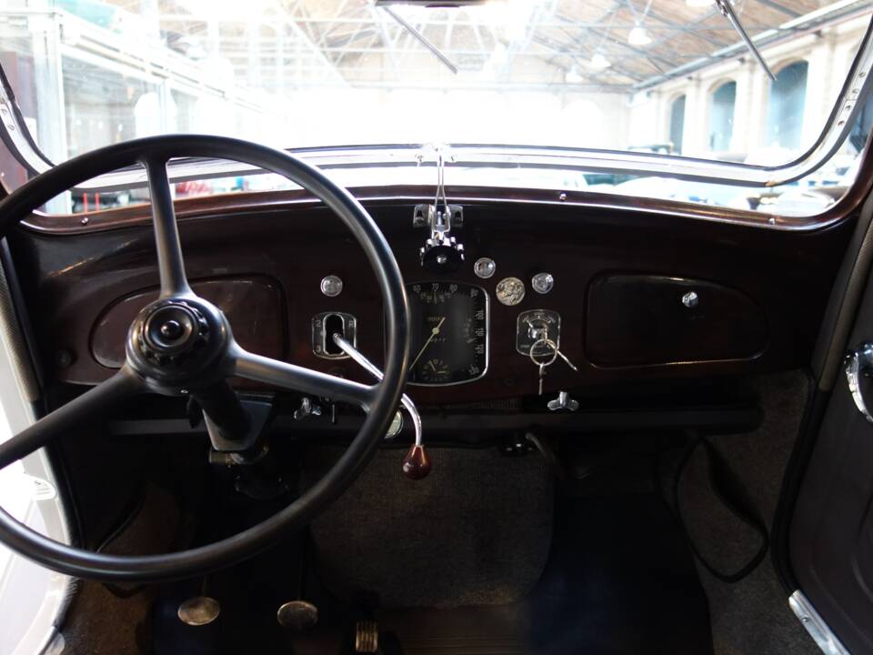 Image 18/43 of Citroën Traction Avant 7 C (1935)