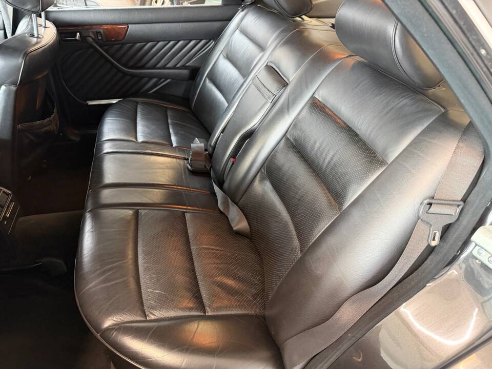 Bild 20/46 von Mercedes-Benz 300 SE (1990)
