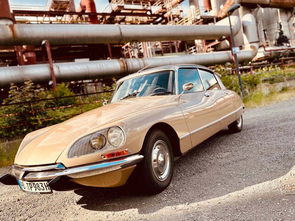 Image 3/54 of Citroën DS 21 Pallas (1972)