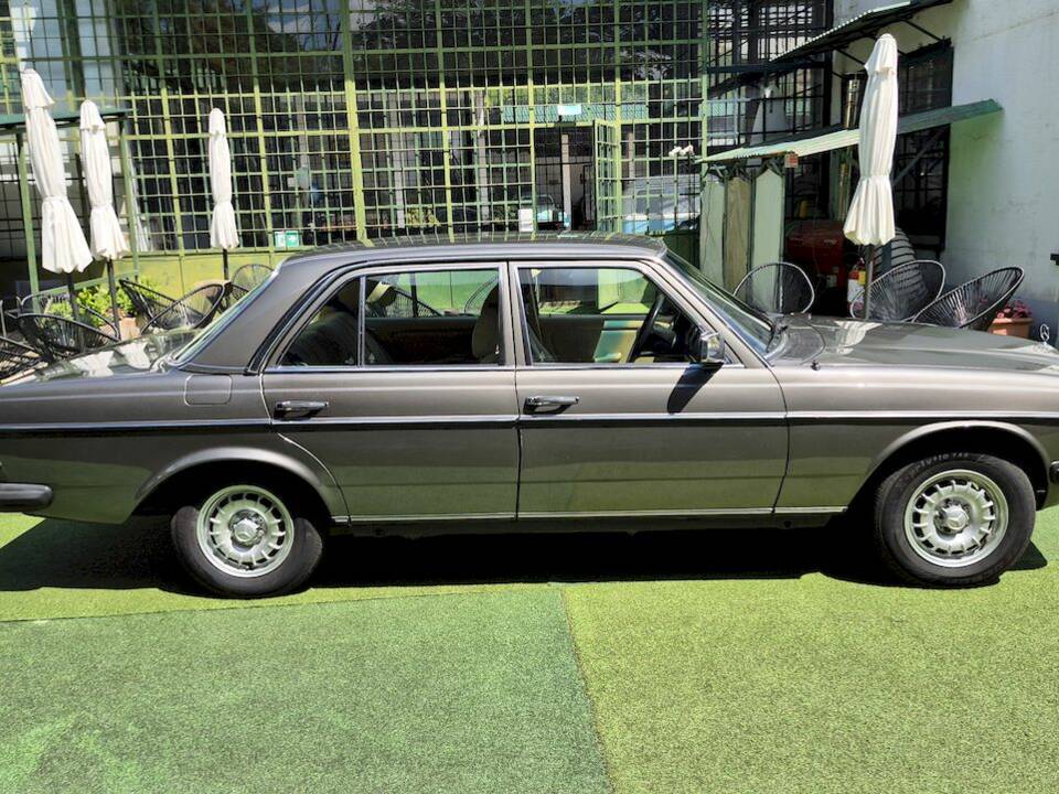 Image 22/71 of Mercedes-Benz 240 D (1980)