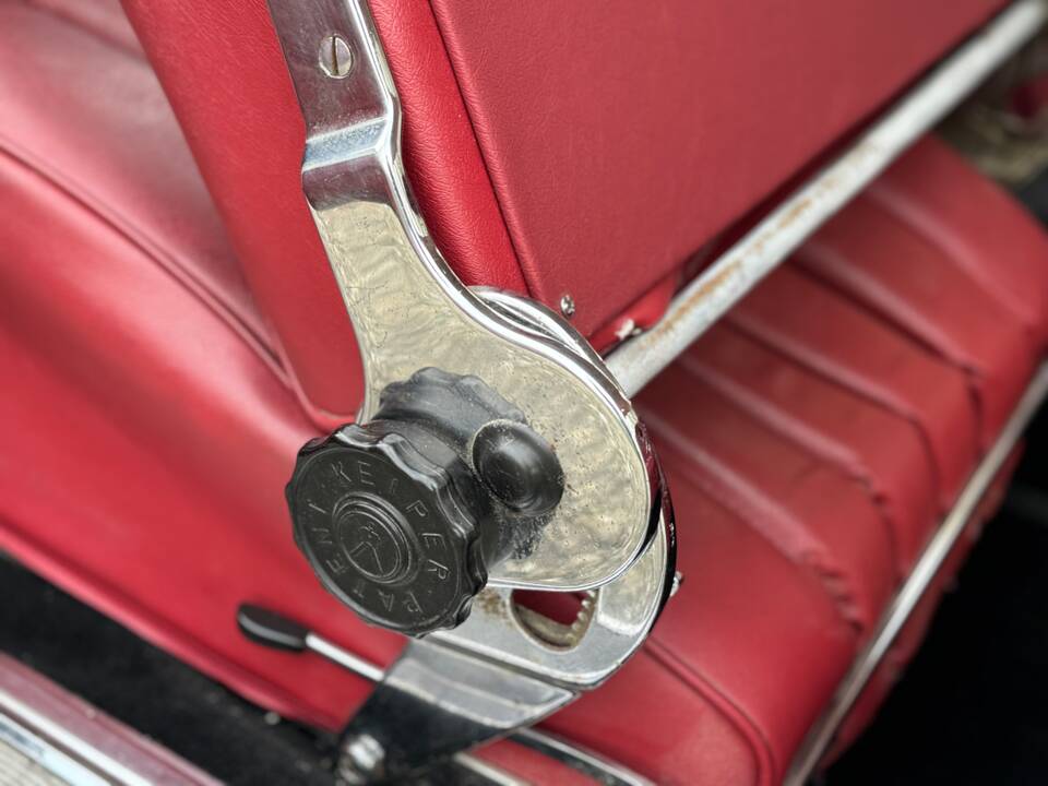 Image 22/132 of Mercedes-Benz 220 SE b (1963)