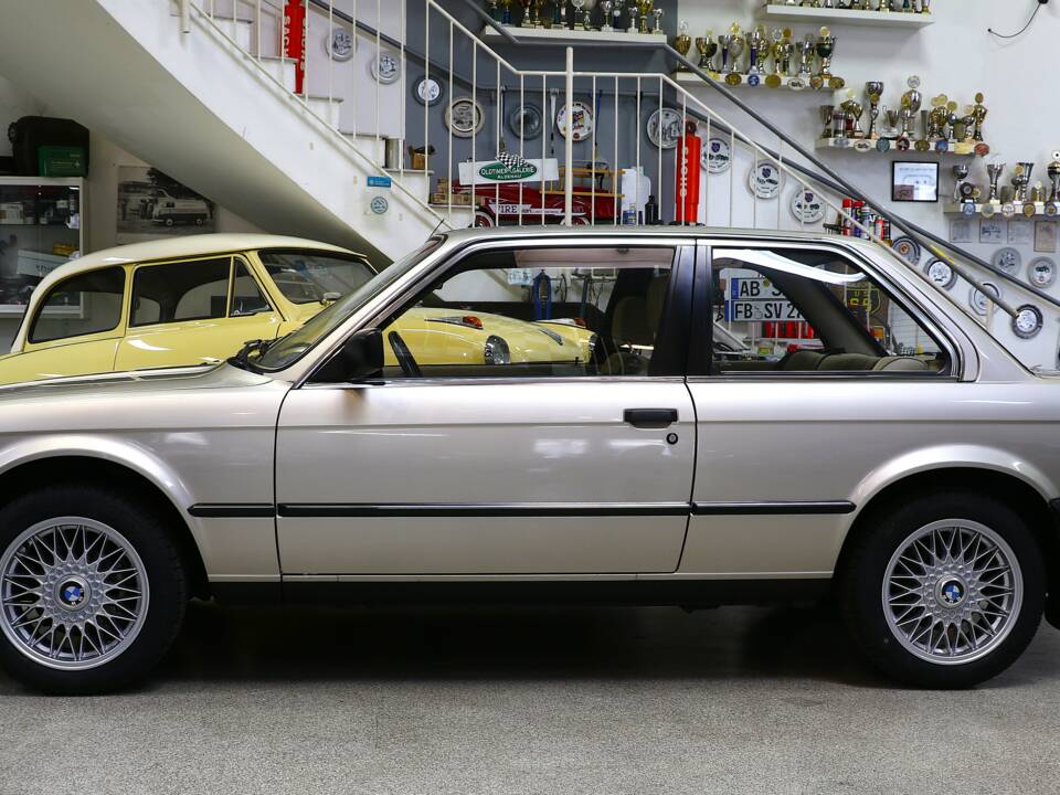 Afbeelding 9/40 van BMW 318i (1987)