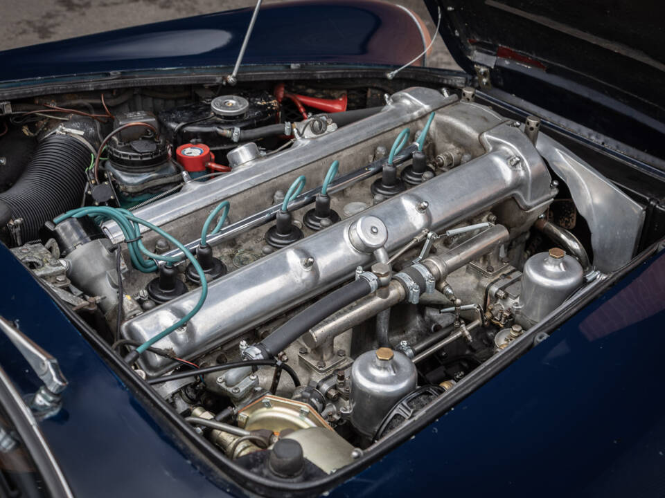 Image 35/72 de Aston Martin DB 4 (1962)