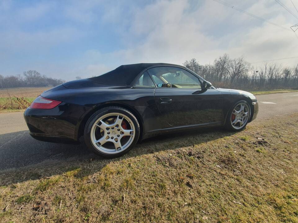 Image 6/18 of Porsche 911 Carrera S (2005)