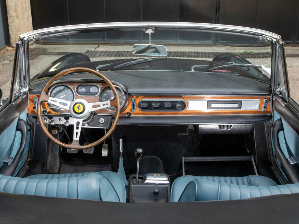 Image 15/24 of Ferrari 275 GTS (1965)