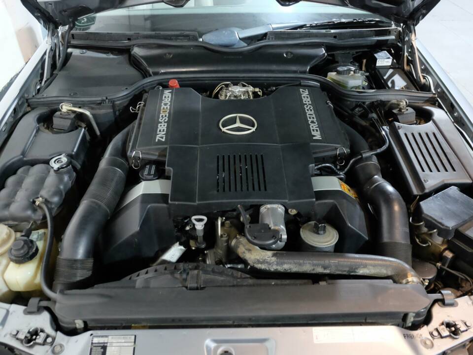 Image 32/34 of Mercedes-Benz 500 SL (1991)