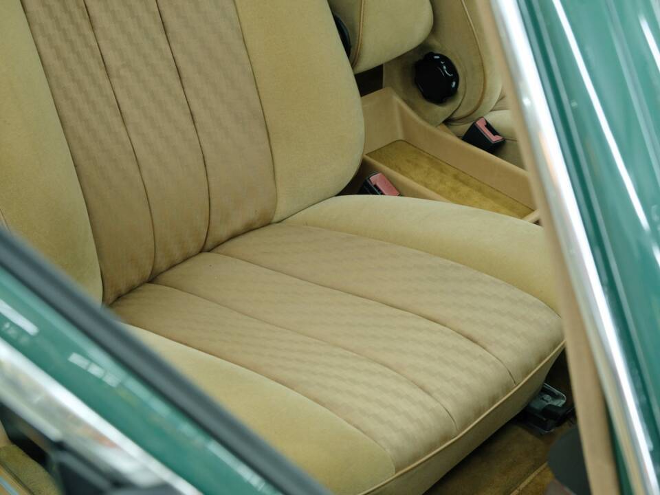 Bild 27/50 von Mercedes-Benz 260 SE (1990)