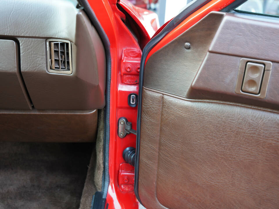 Image 42/50 of Porsche 924 (1981)