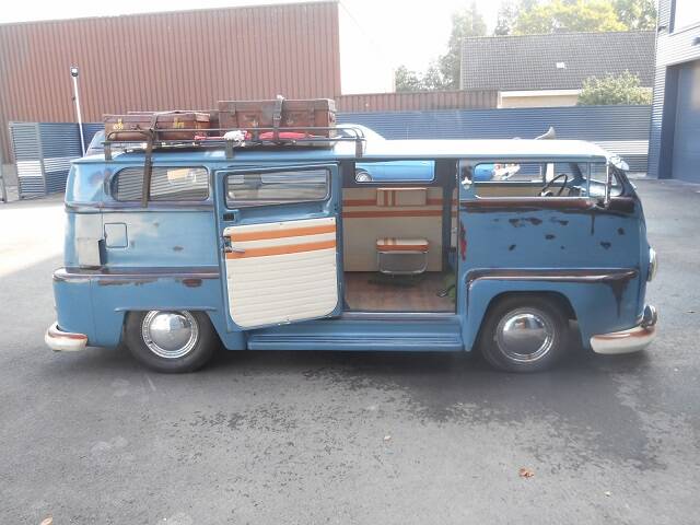 Image 9/20 of Volkswagen T2b Kombi (1973)