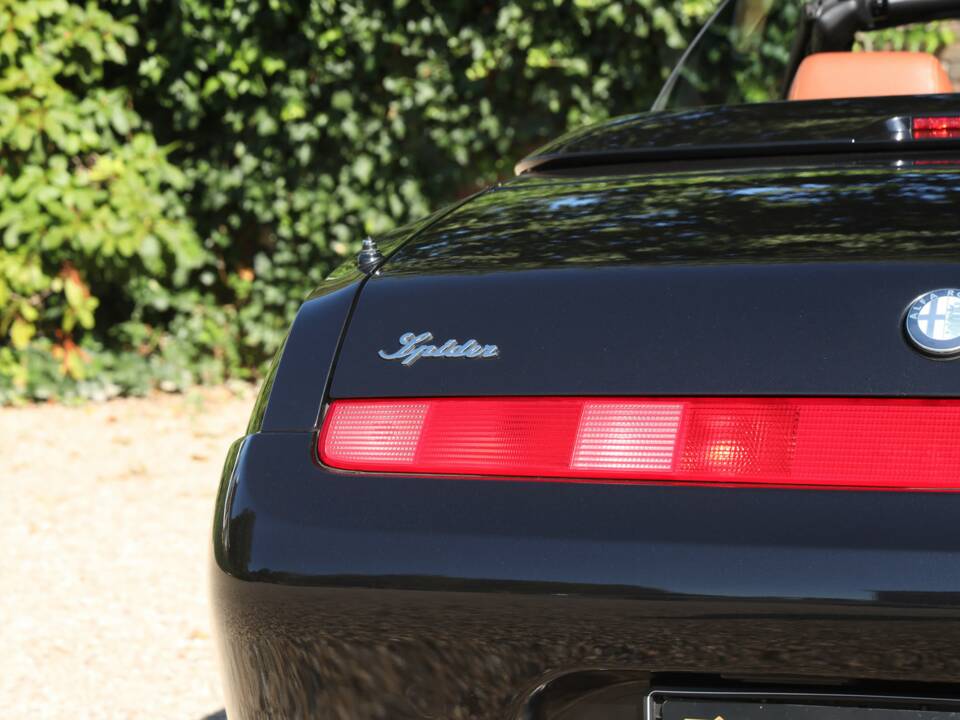 Obraz 29/50 pojazdu Alfa Romeo Spider 3.2 V6 24V (2003)