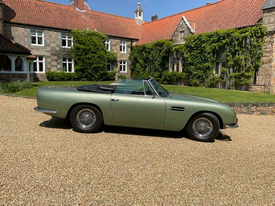 Immagine 2/8 di Aston Martin DB 6 Volante (1967)