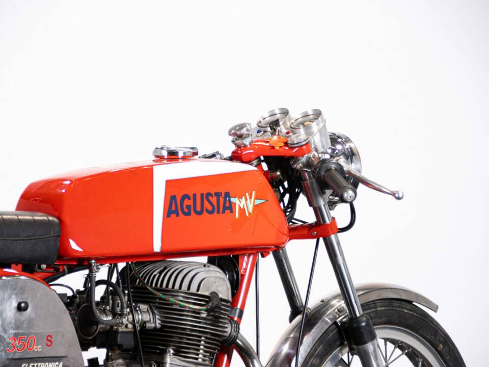 Image 11/50 of MV Agusta 350 S (1972)