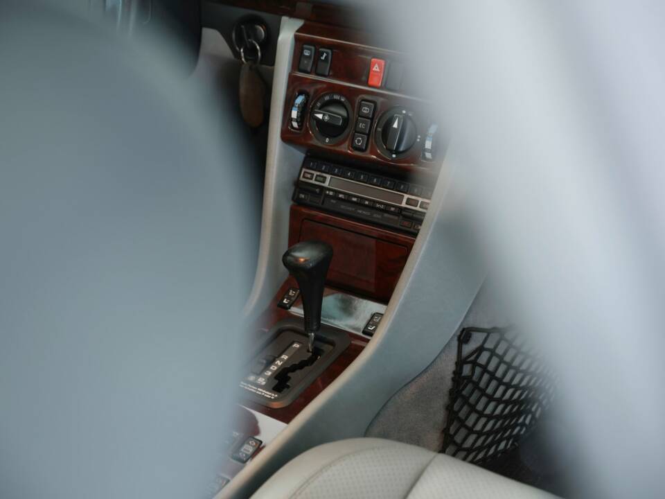 Bild 32/50 von Mercedes-Benz 500 E (1993)