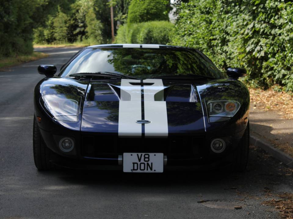 Image 2/15 of Ford GT (2006)