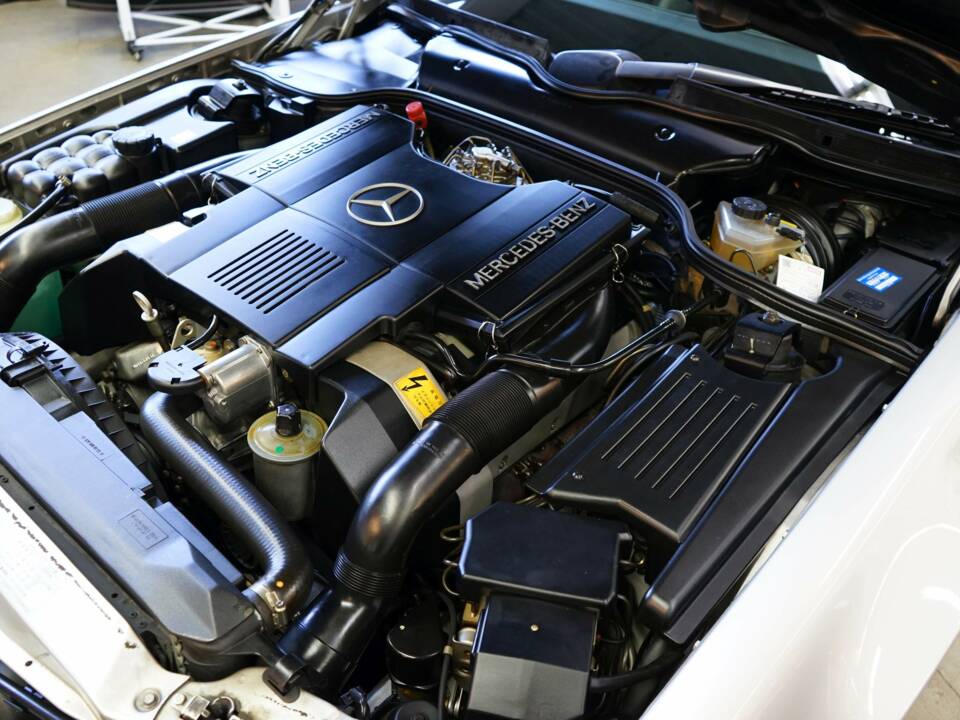 Image 38/42 of Mercedes-Benz 500 SL (1992)
