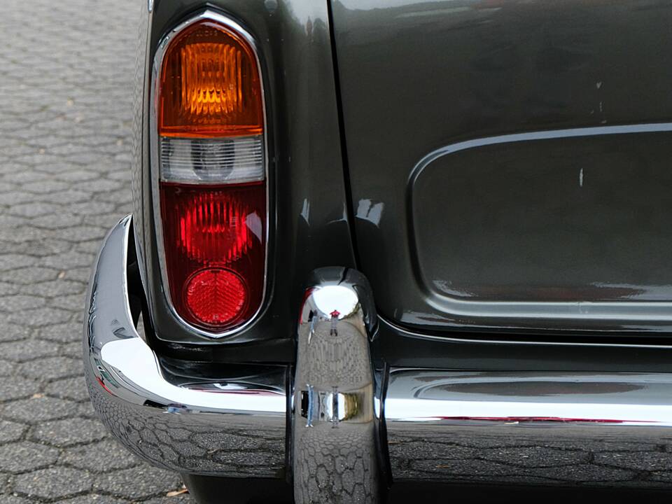 Image 18/48 of Bentley T 1 (1967)