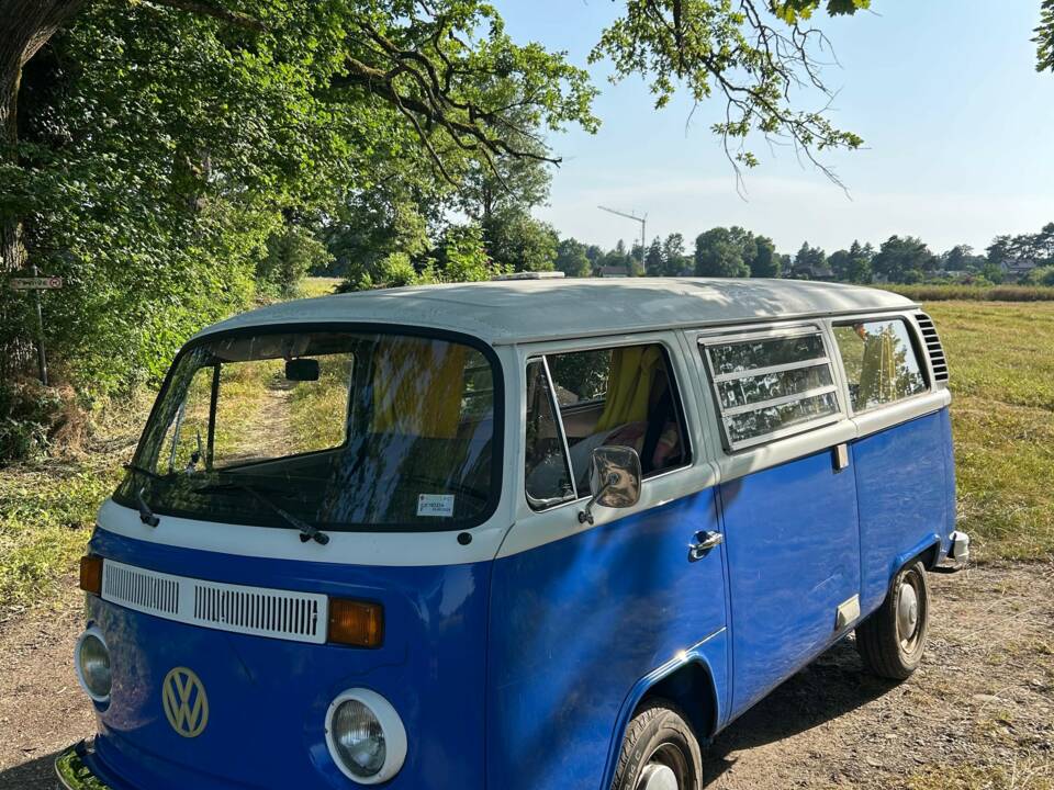Image 6/20 of Volkswagen T2b Kombi (1974)