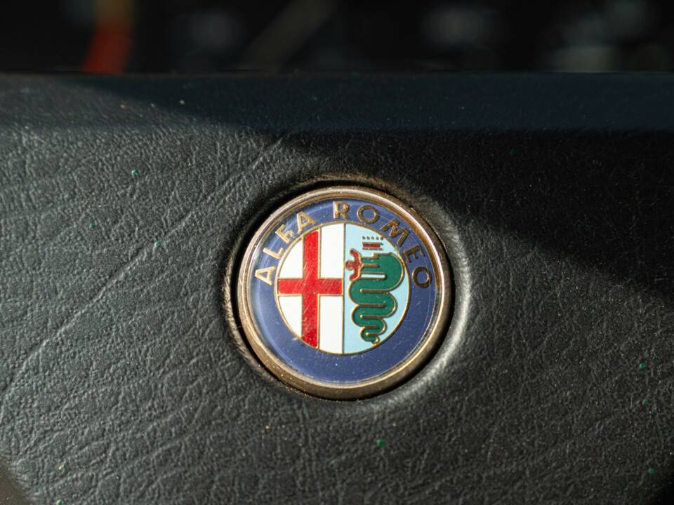 Bild 33/47 von Alfa Romeo 75 1.6 (1991)