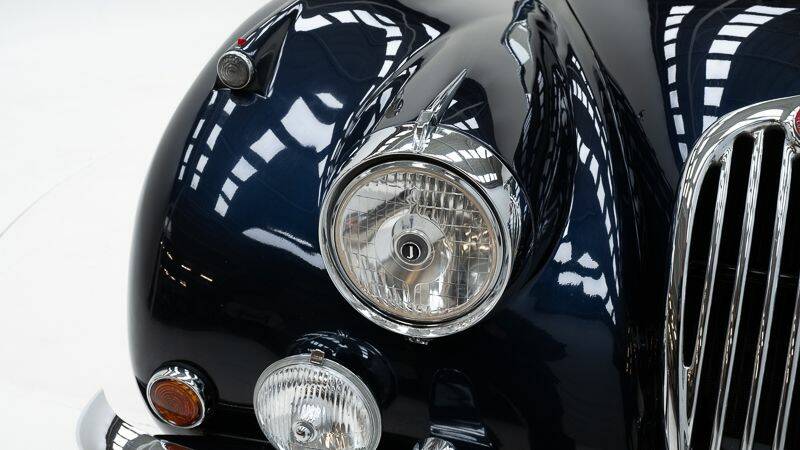 Immagine 11/15 di Jaguar XK 140 DHC (1957)