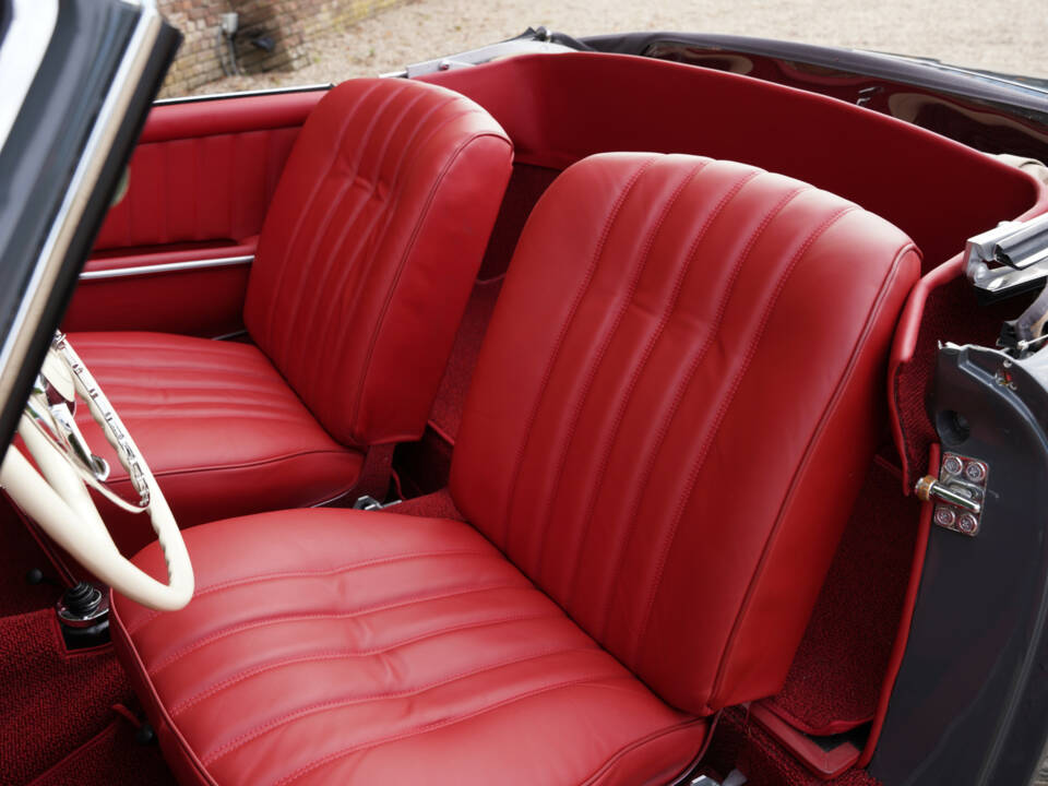 Image 42/50 of Mercedes-Benz 190 SL (1957)