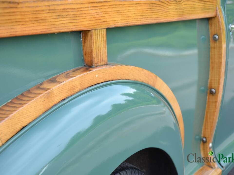 Image 47/50 of Morris Minor 1000 Traveller (1964)