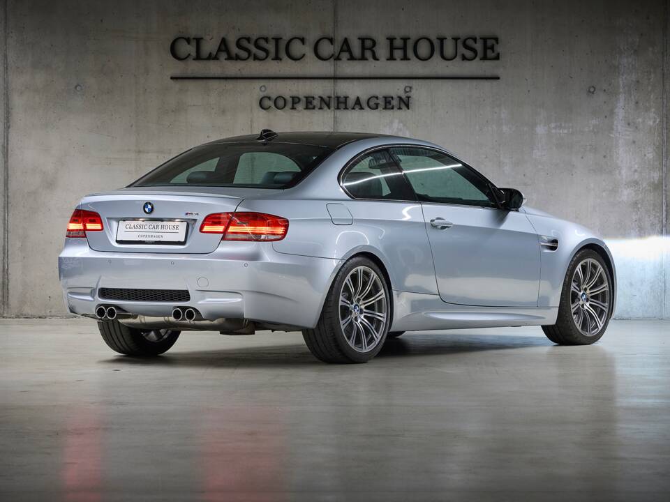 Image 11/100 of BMW M3 (2006)