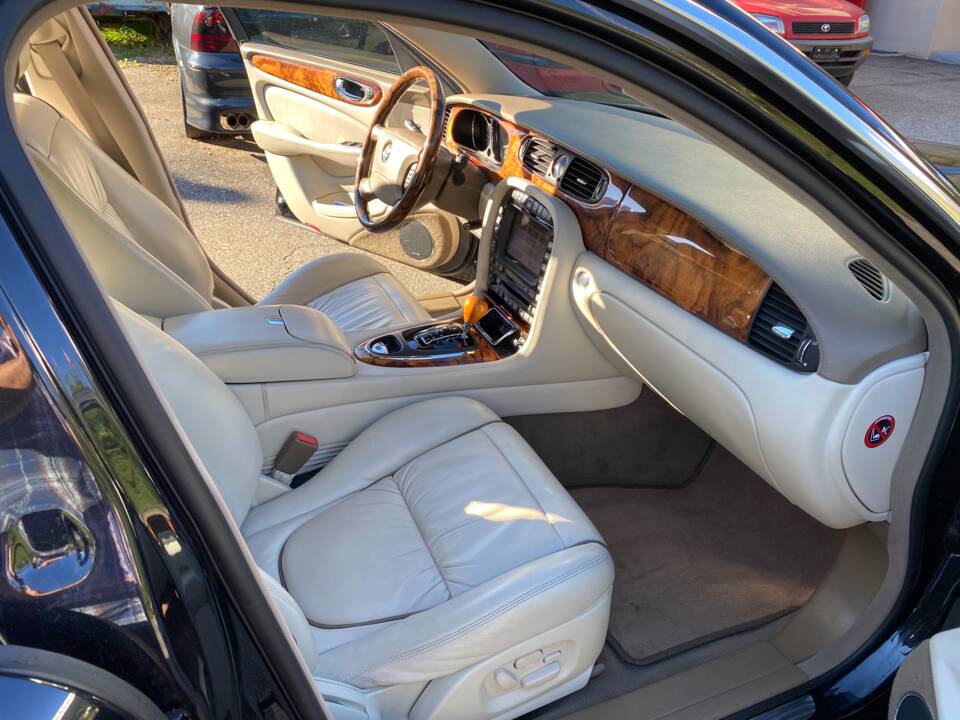 Bild 9/17 von Jaguar XJR Super V8 (2003)