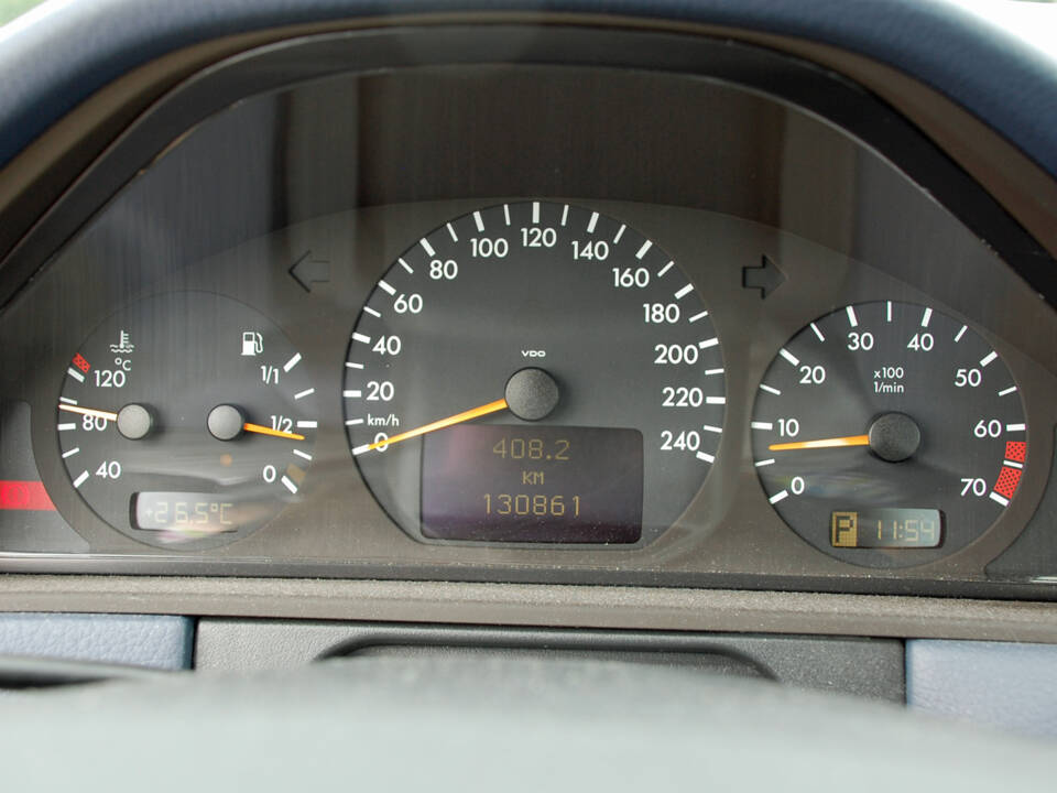 Imagen 15/34 de Mercedes-Benz E 240 (1999)