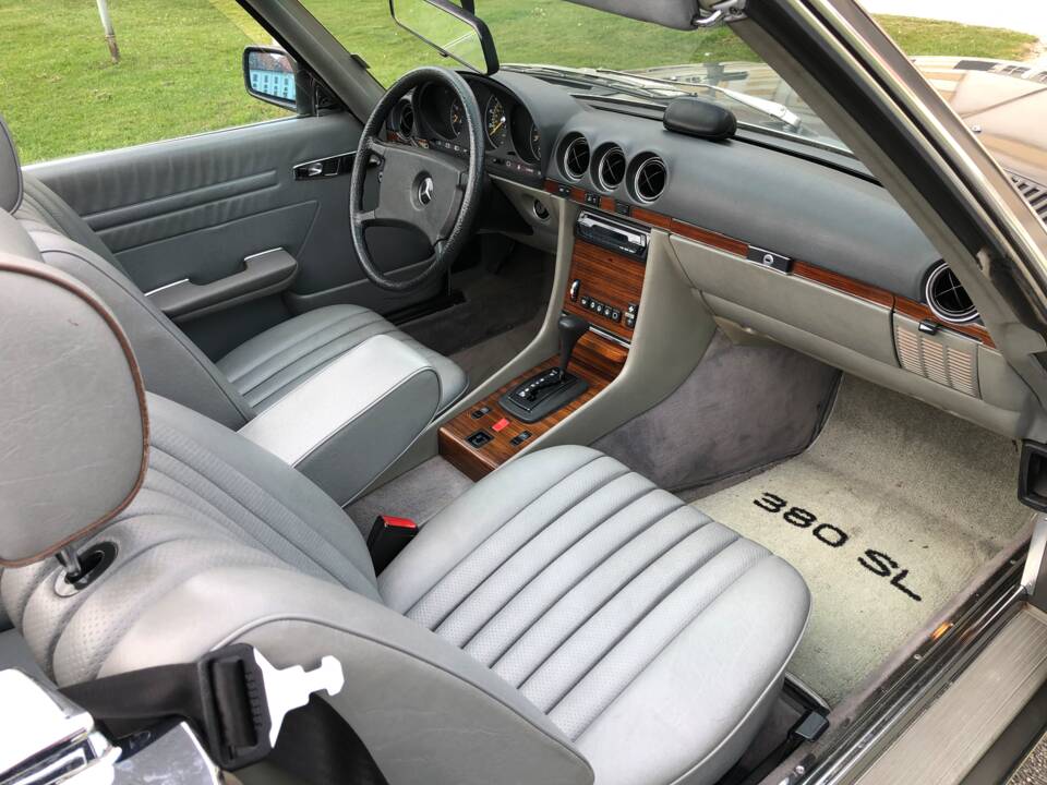 Image 83/96 of Mercedes-Benz 380 SL (1983)