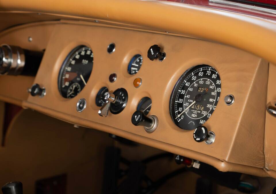 Image 25/30 of Jaguar XK 120 SE OTS (1953)