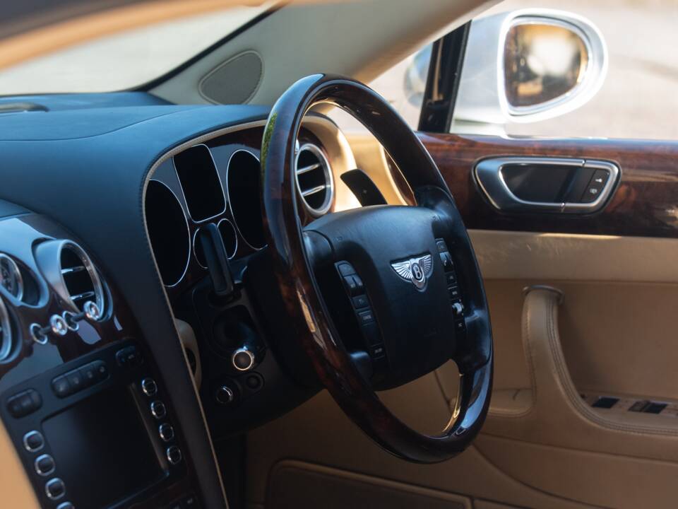 Image 18/50 of Bentley Continental Flying Spur (2007)