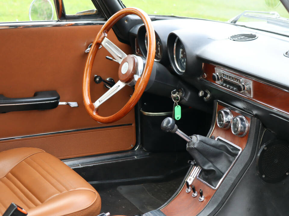 Image 46/50 of Alfa Romeo 1750 GT Veloce (1971)