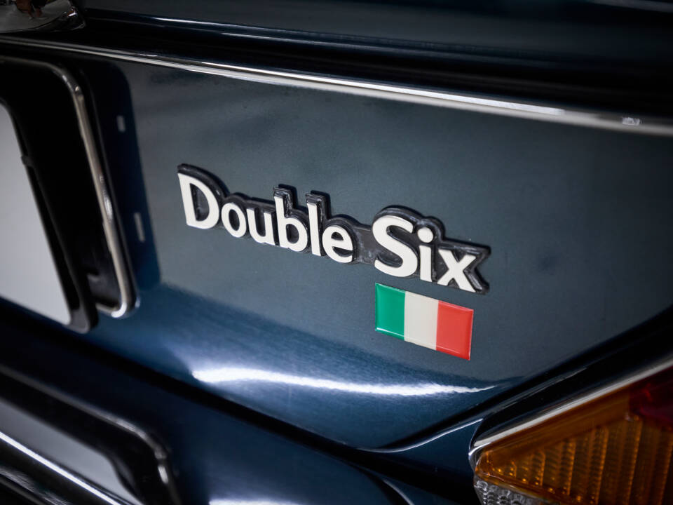 Afbeelding 34/99 van Daimler Double Six (1993)