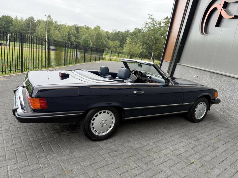 Image 15/50 of Mercedes-Benz 560 SL (1986)