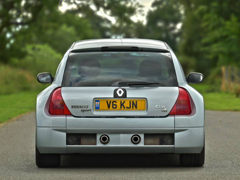 Image 5/40 of Renault Clio II V6 (2001)