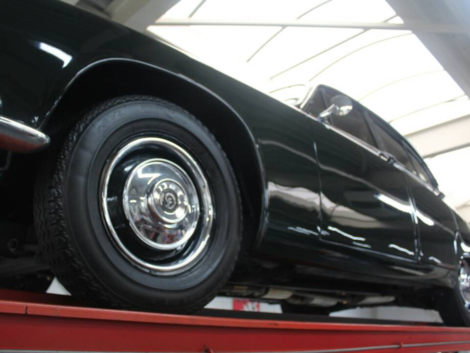 Bild 10/50 von Daimler Sovereign 420 (1968)