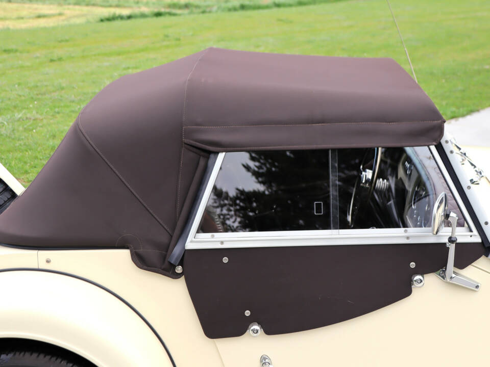 Afbeelding 50/50 van Morgan Roadster V6 (2017)
