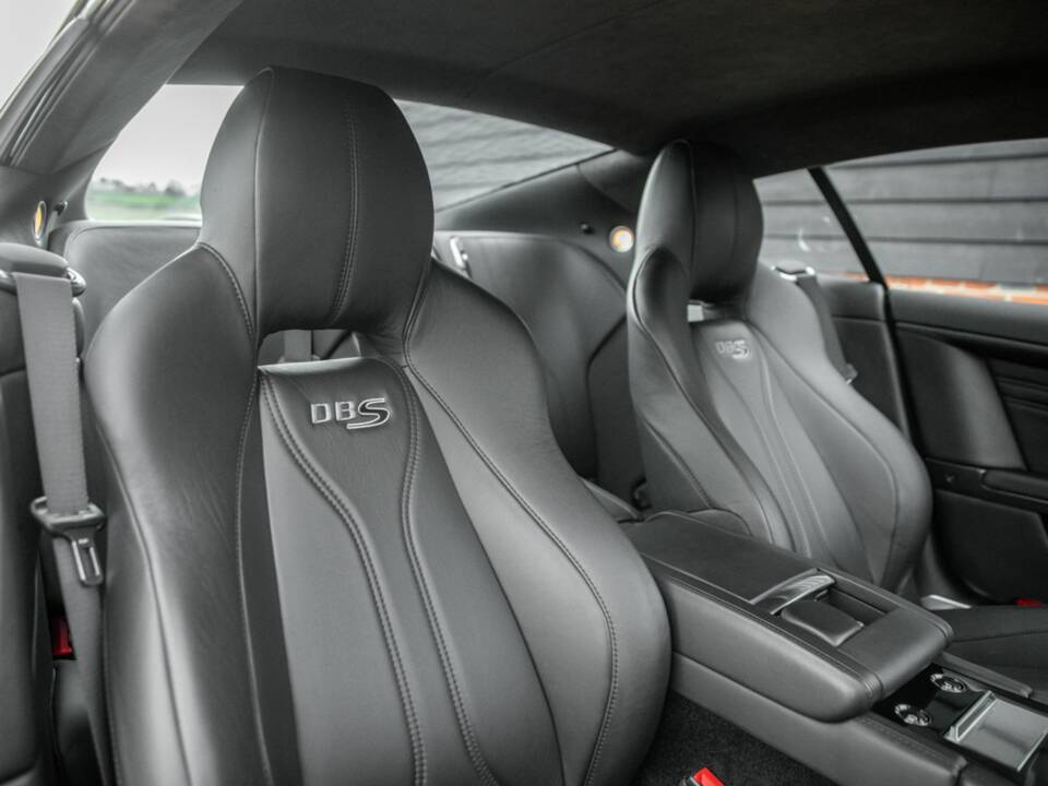 Image 38/50 of Aston Martin DBS (2011)