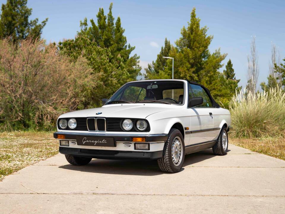 Image 34/70 of BMW 320i (1990)