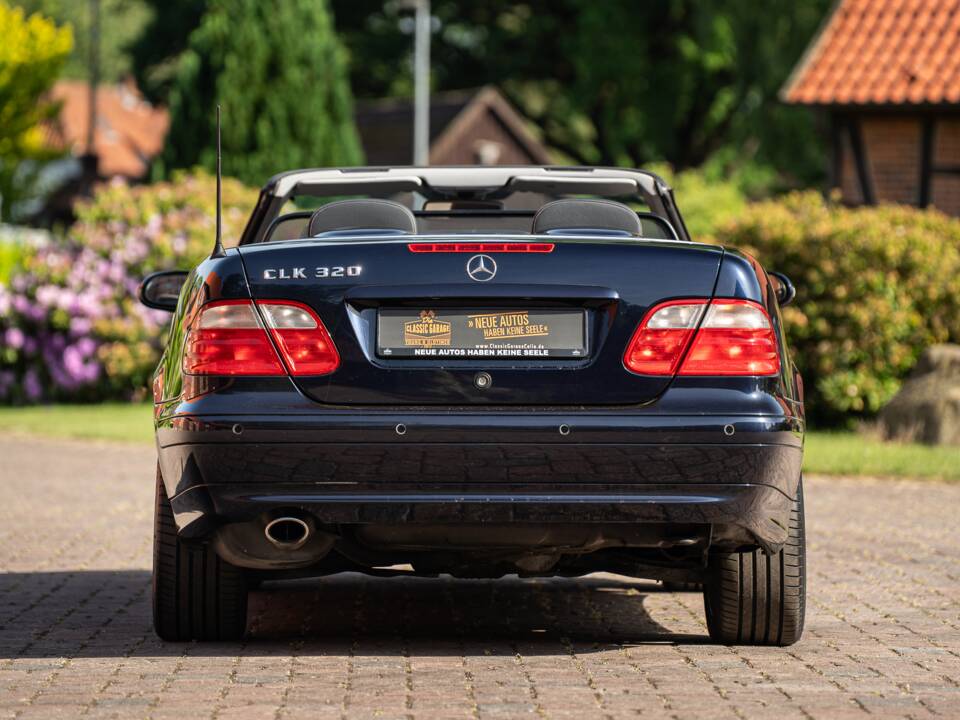 Bild 24/61 von Mercedes-Benz CLK 320 (2002)
