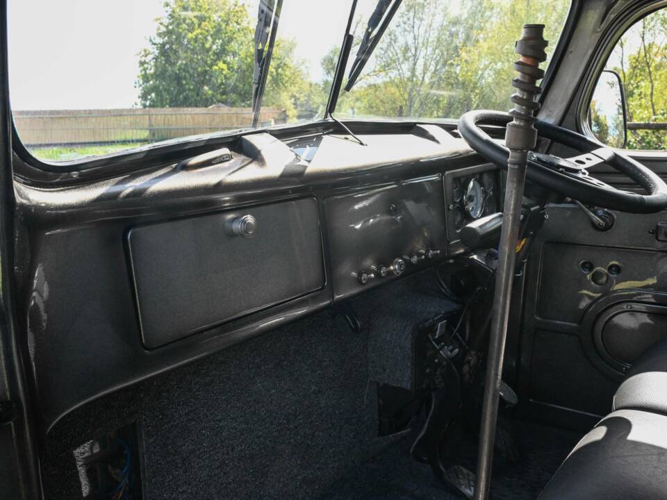 Image 39/50 de International Harvester K6 (1942)