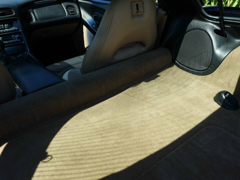 Immagine 21/26 di Chevrolet Corvette (2002)